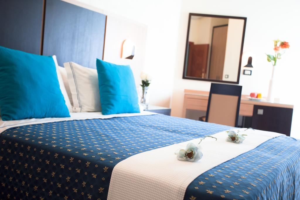 Hotel Verona Cesenatico Værelse billede